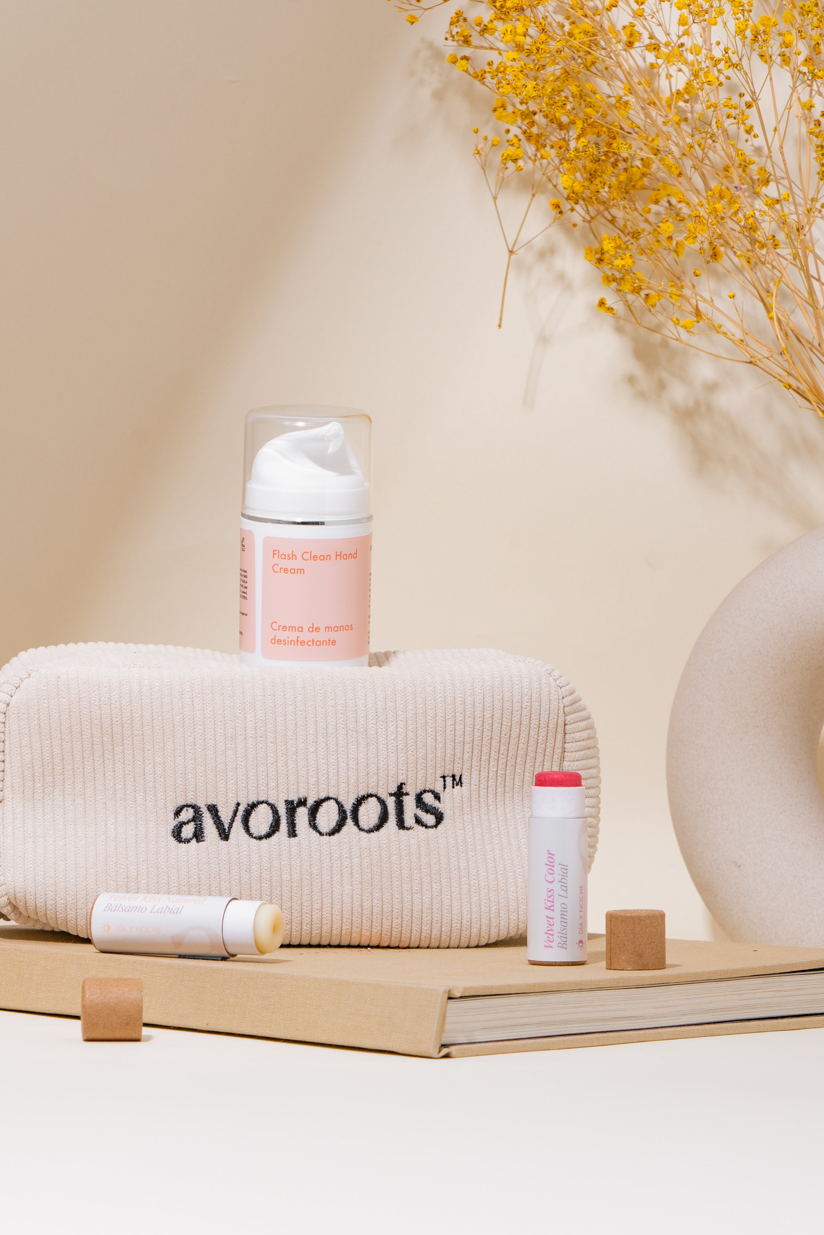 Kit 2 Lip Balm + Crema de manos + Cosmetiquera